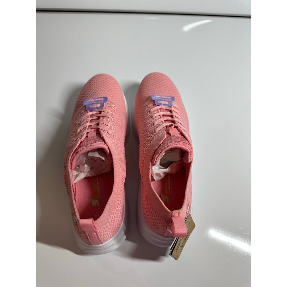 New nWT women Skechers 10  slip-on walk memory foam walk comfort shoes vegan